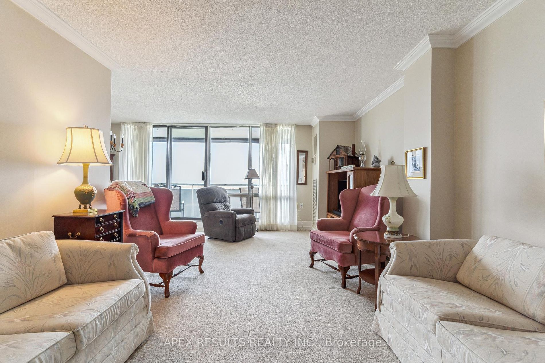 Listing W5968944 - Large Photo # 3