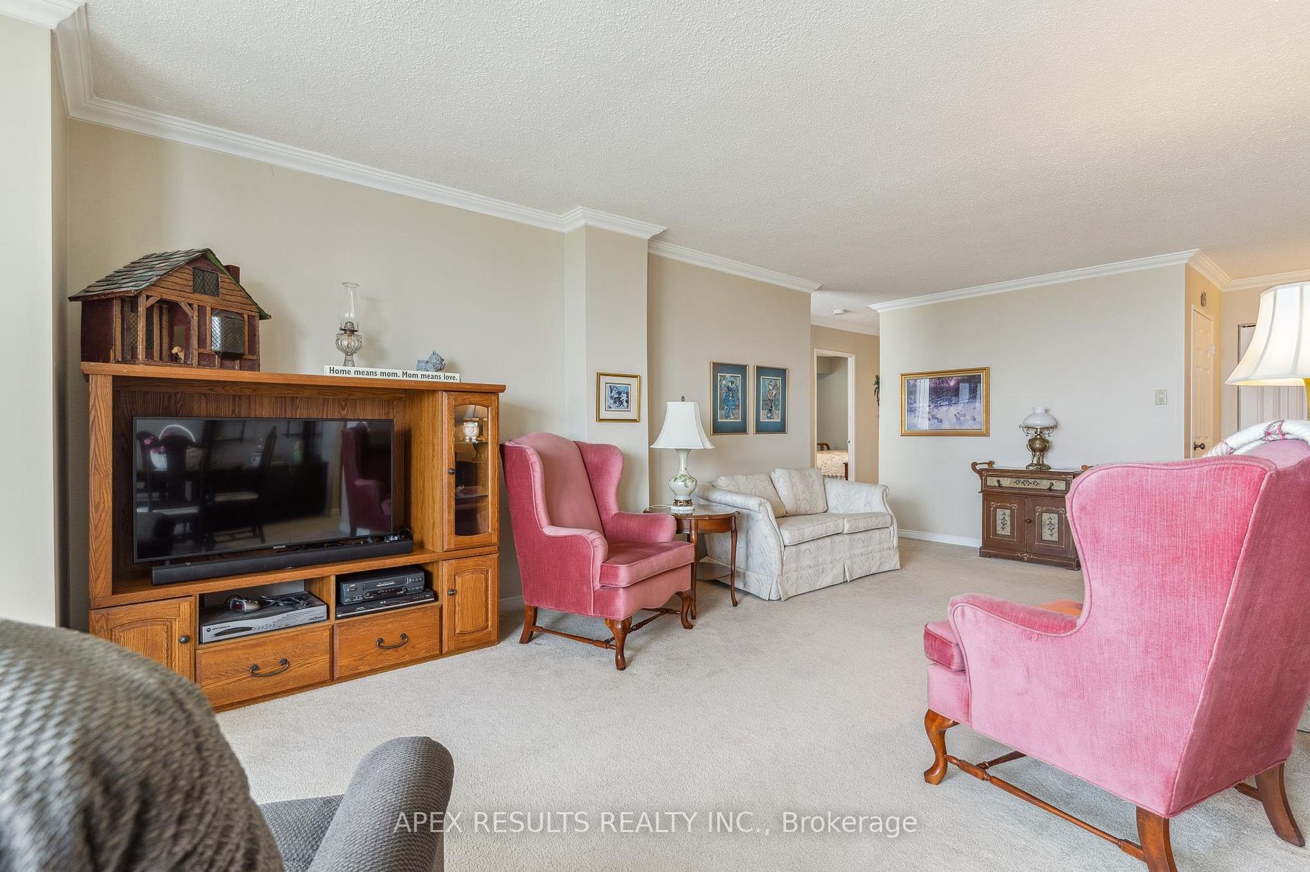 Listing W5968944 - Large Photo # 4