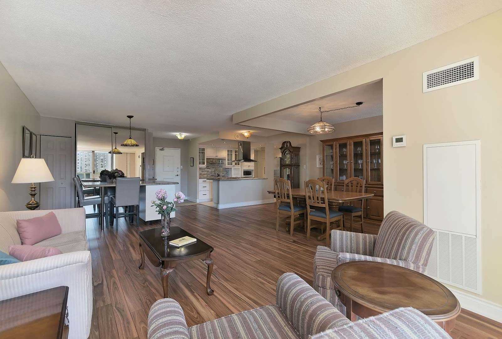 Listing W5969141 - Large Photo # 3