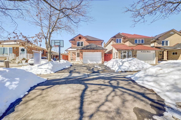 16 Garden Ave, Brampton