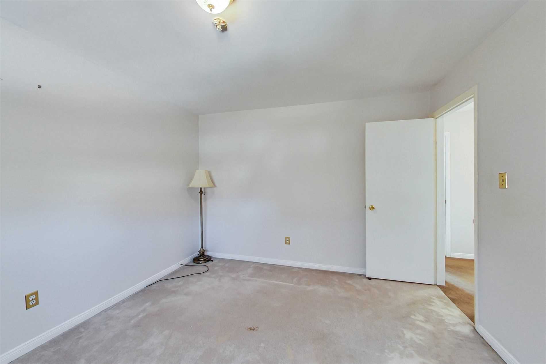 Listing W5969881 - Large Photo # 17
