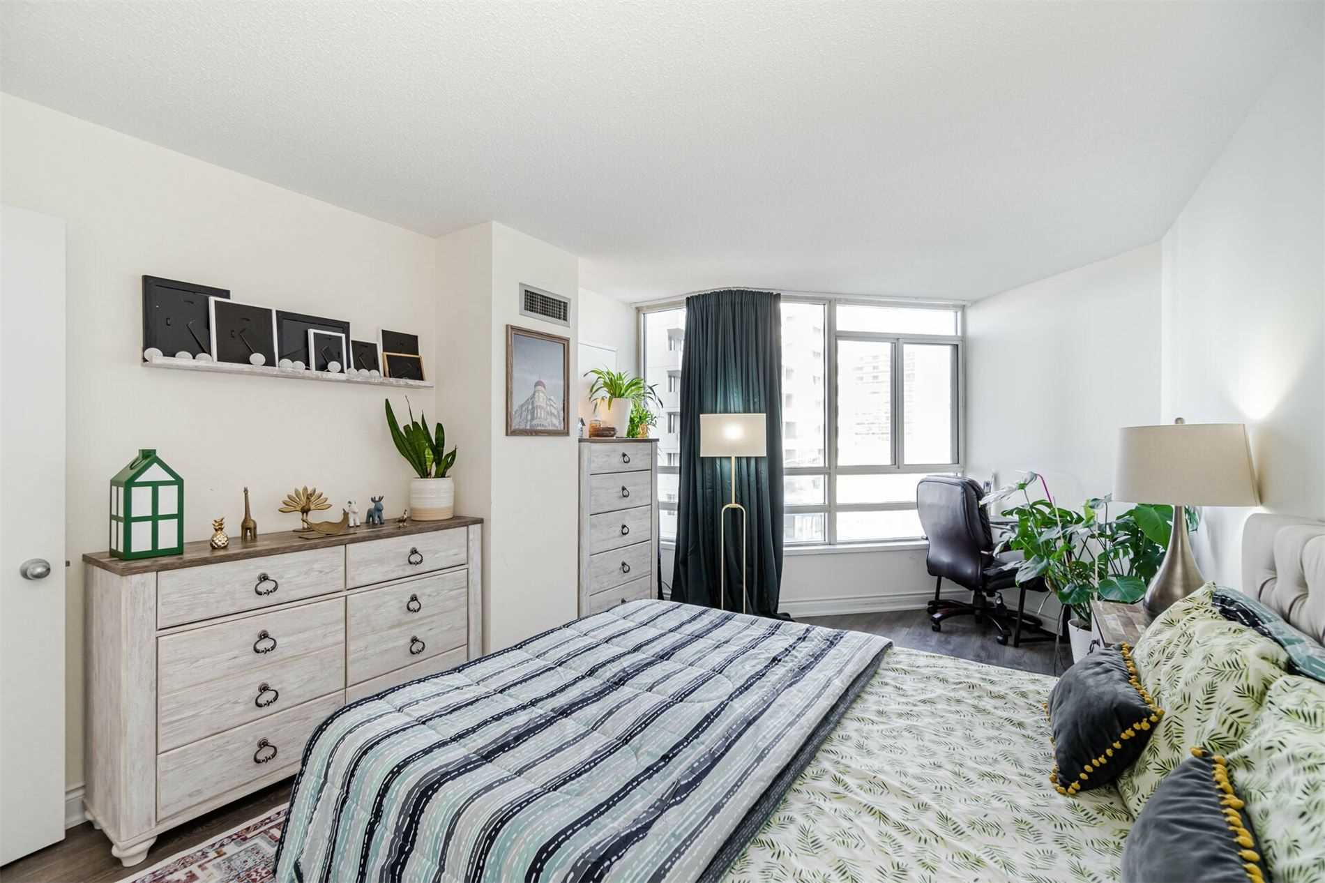 75 King St E, #407