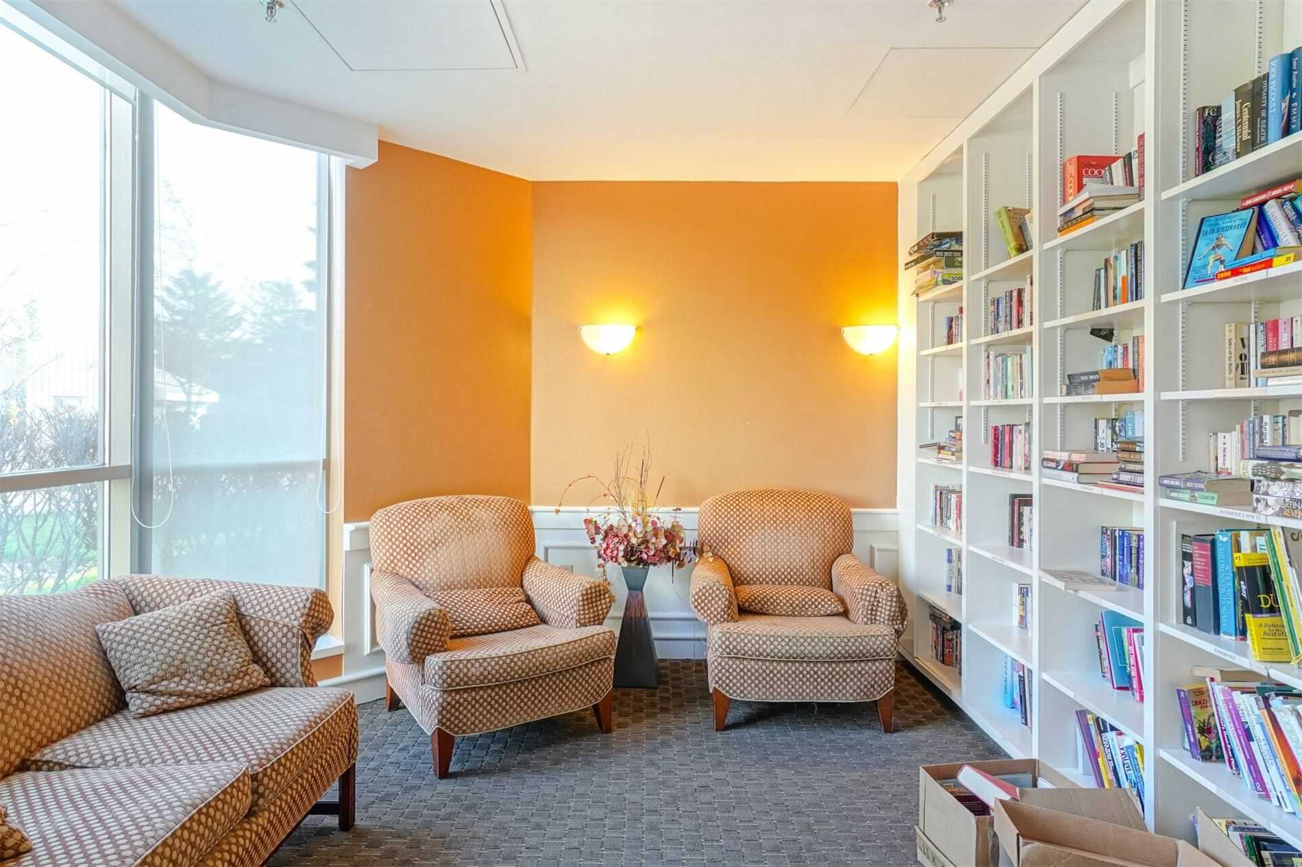 75 King St E, #407