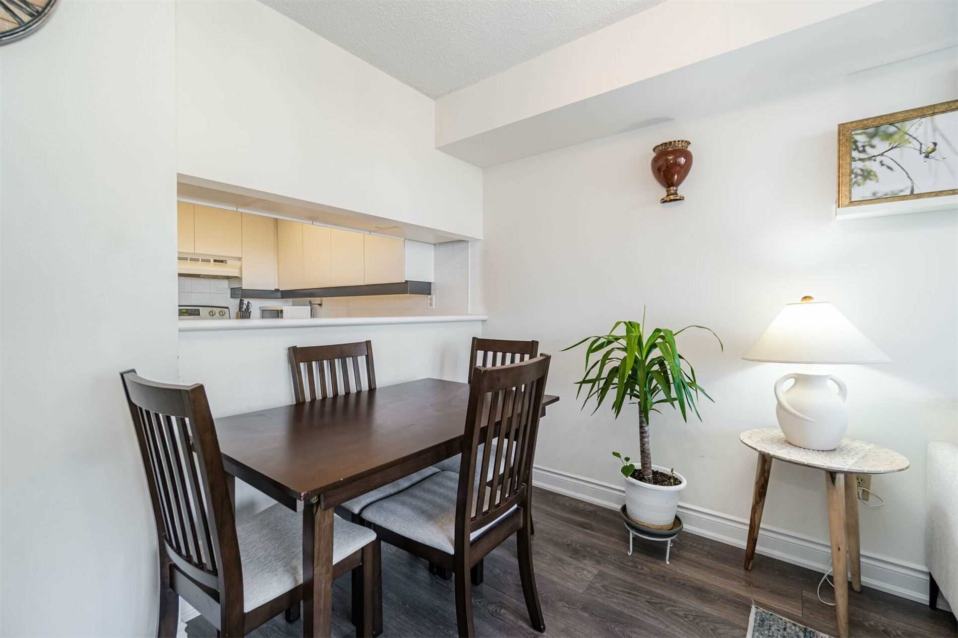 75 King St E, #407