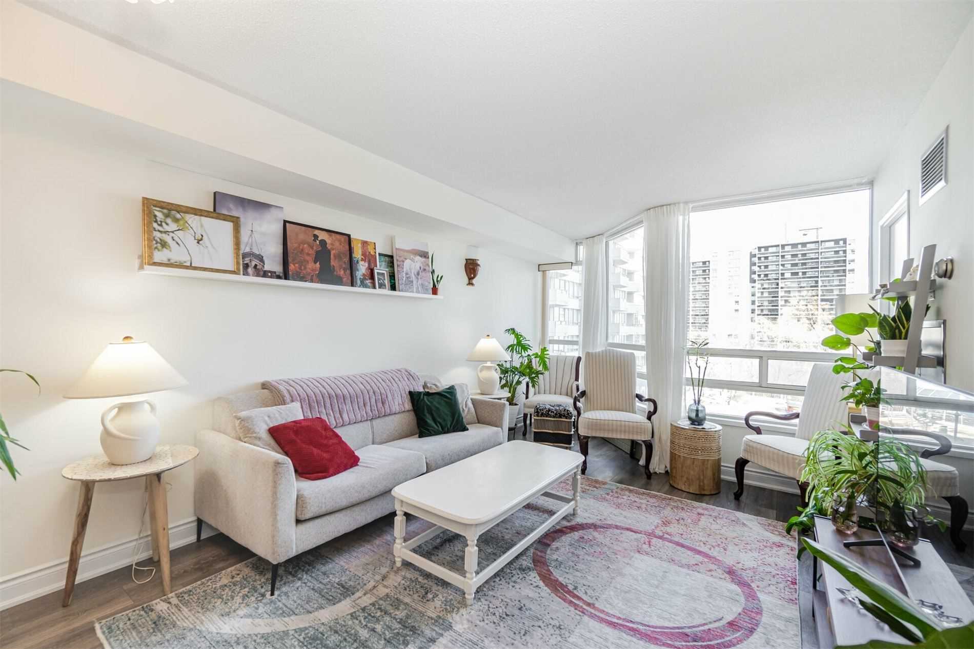 75 King St E, #407
