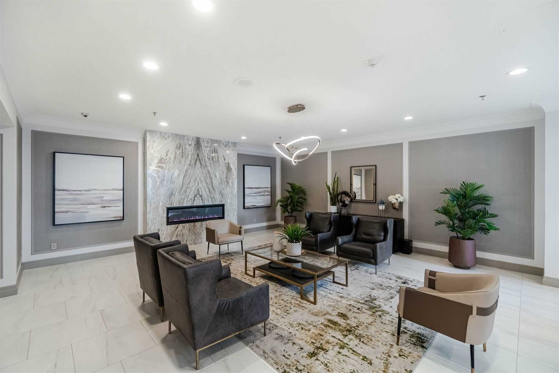 75 King St E, #407