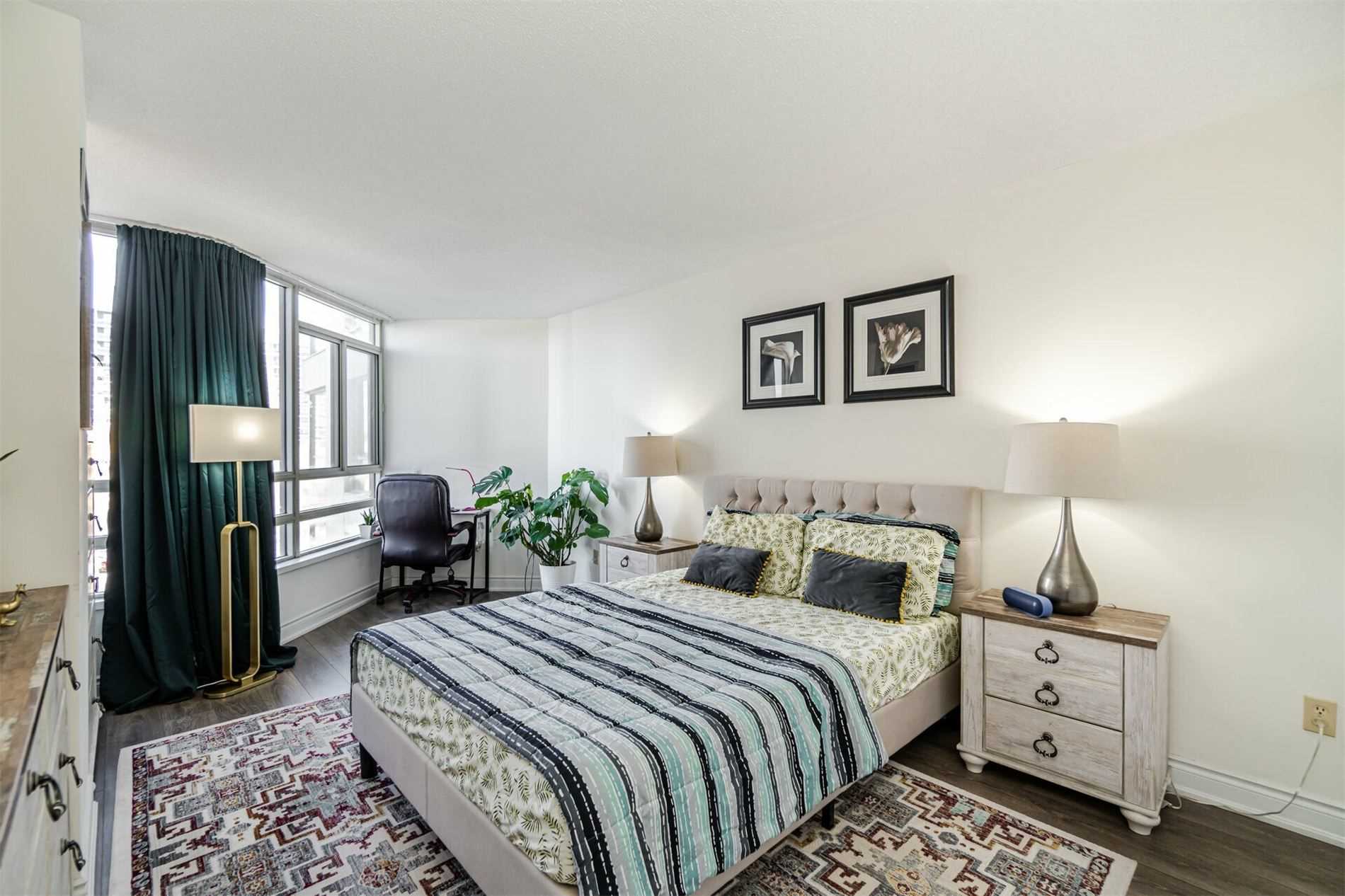 75 King St E, #407