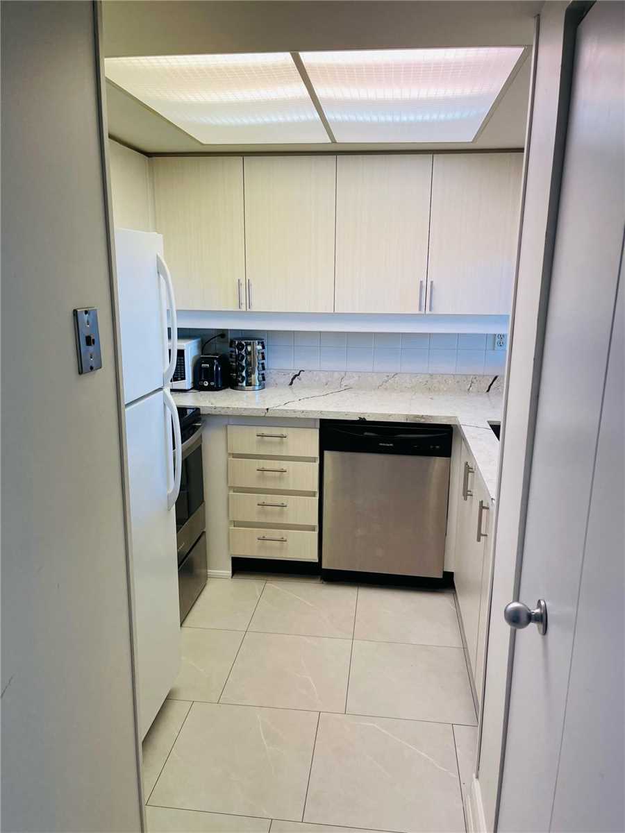 75 King St E, #407