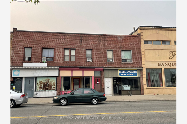 3282 Dundas St W