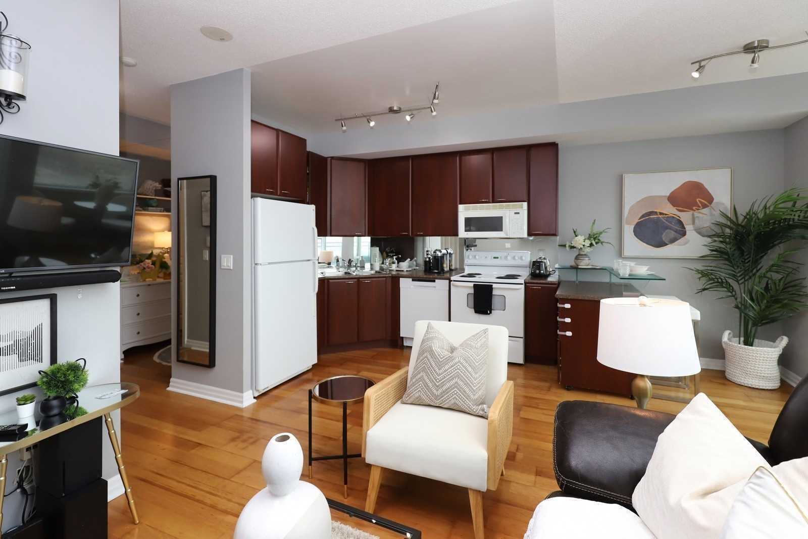 Listing W5970587 - Large Photo # 2