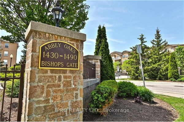1490 Bishops Gate, Oakville