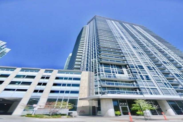223 Webb Dr, Mississauga