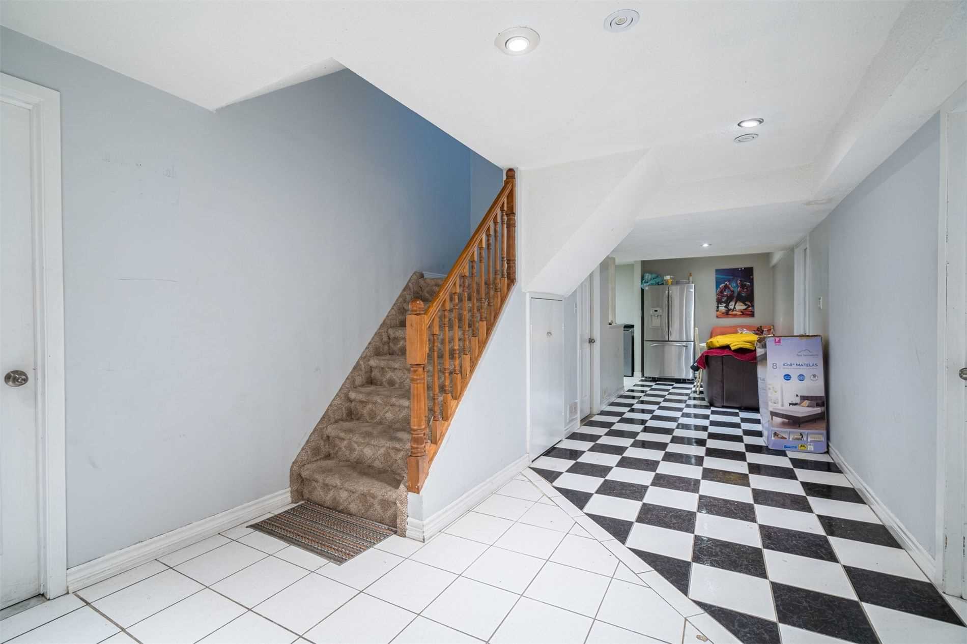 229 Vodden St W