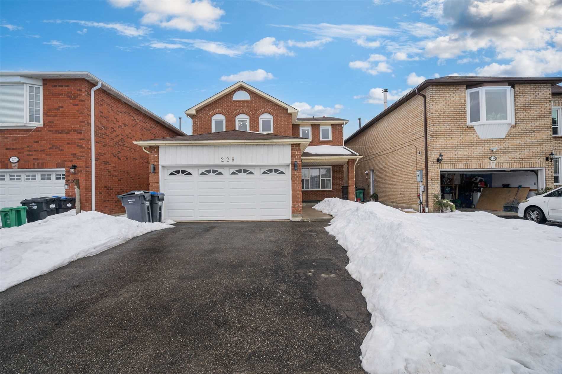 229 Vodden St W
