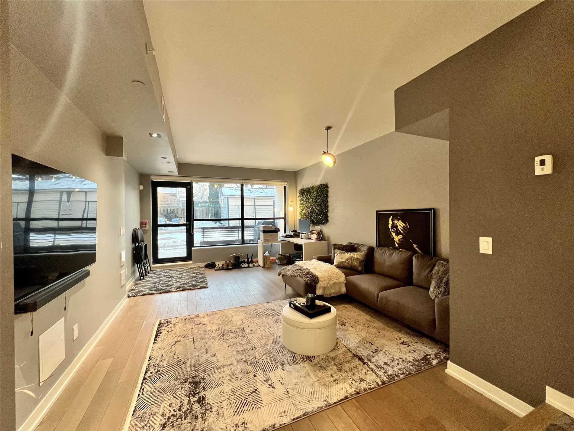 Listing W5973181 - Large Photo # 1