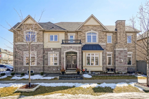 100 Masken Circ, Brampton