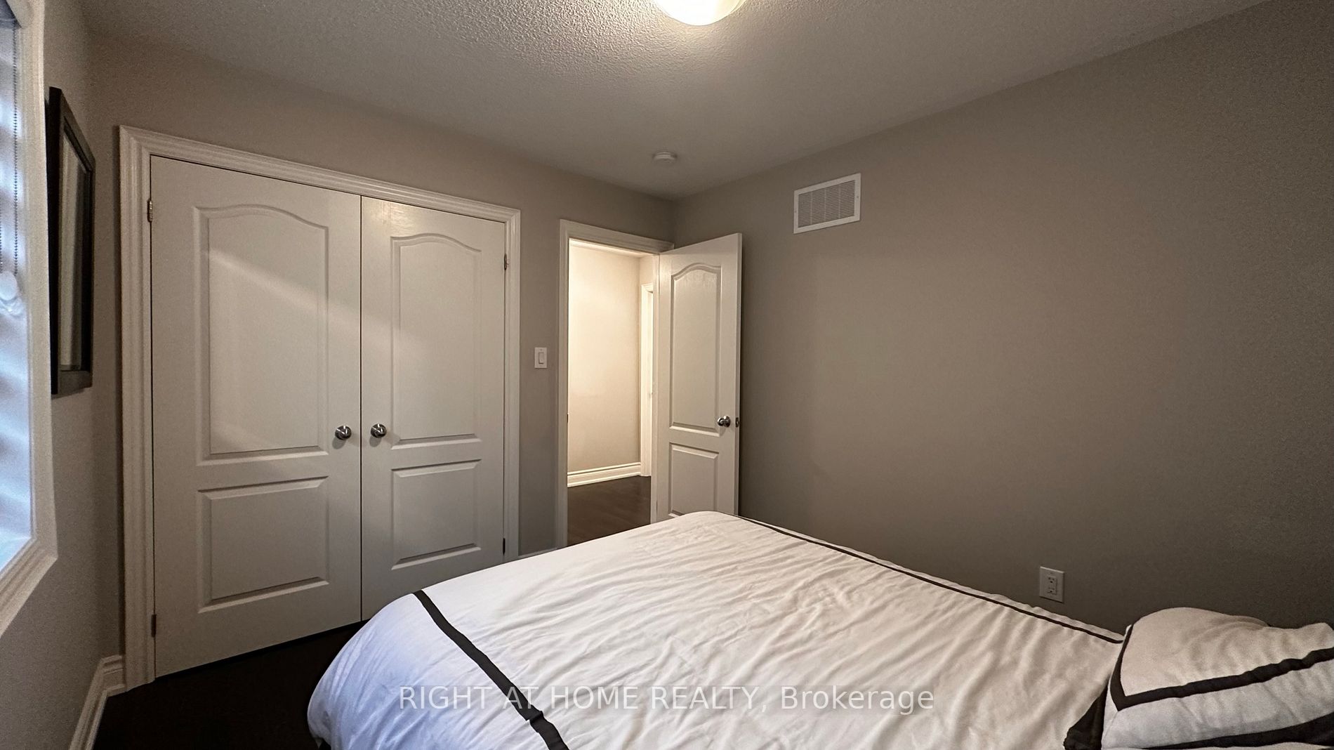 Listing W5973880 - Large Photo # 17