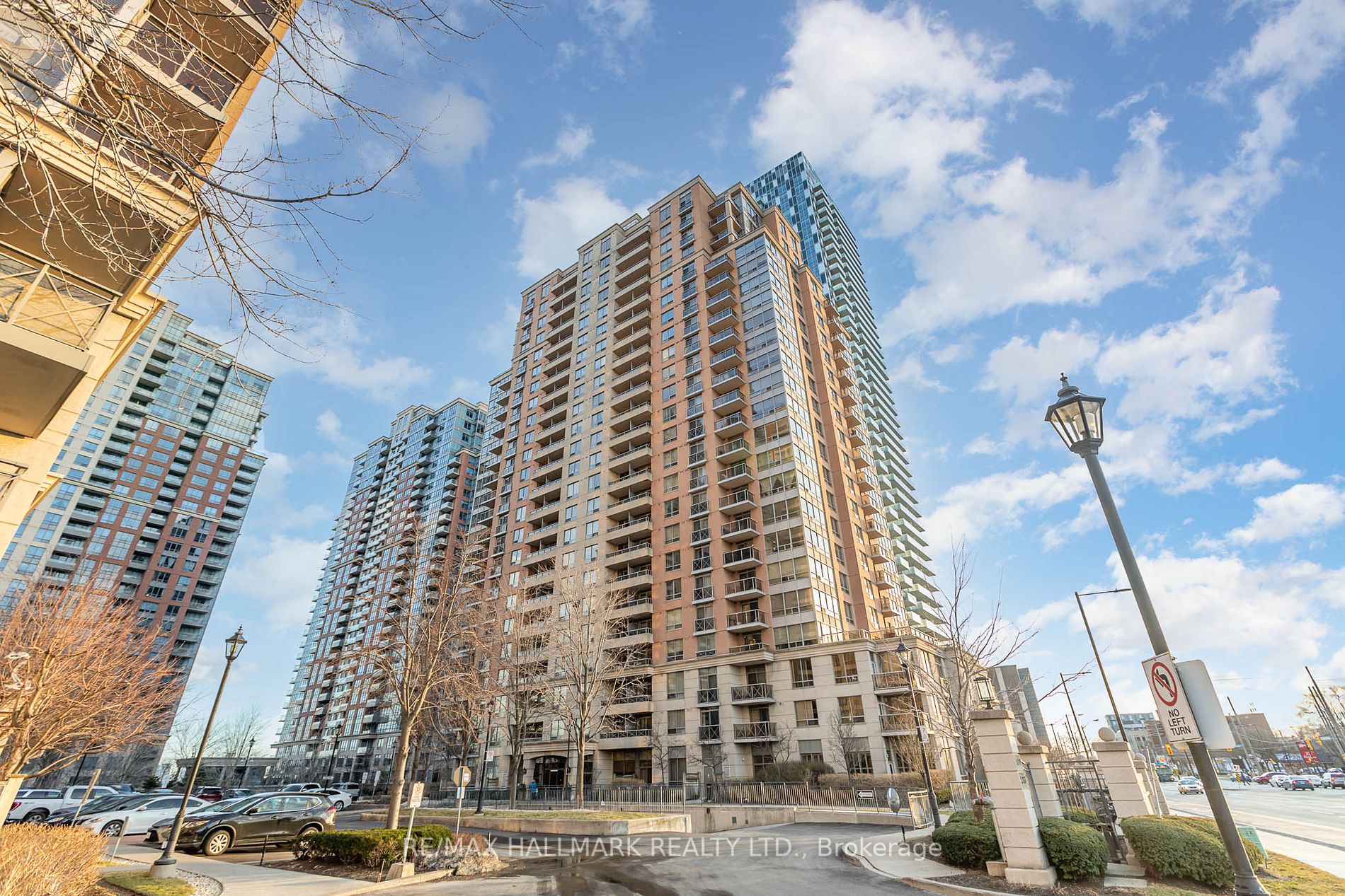 5233 Dundas St W, #720
