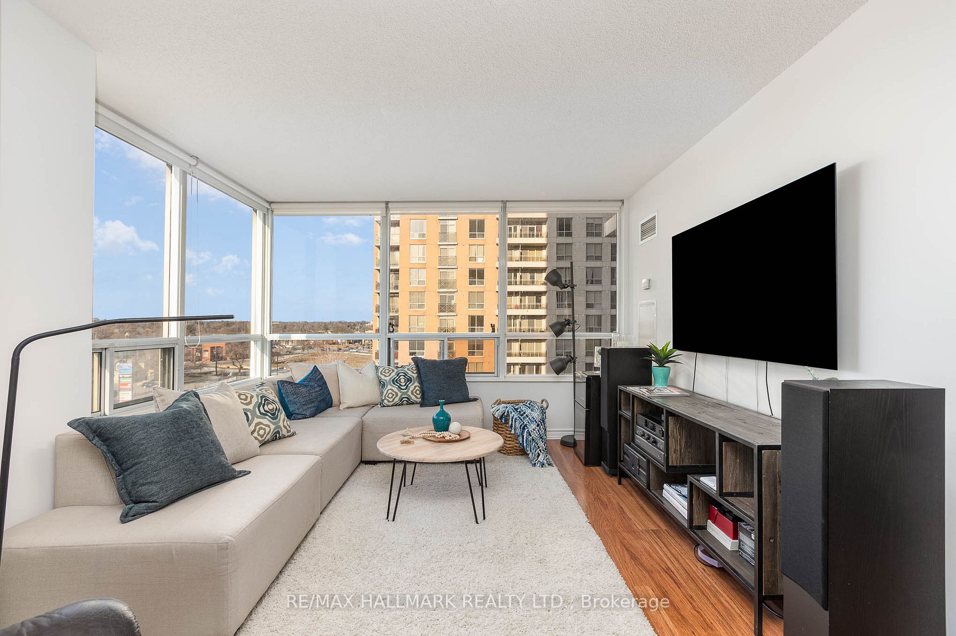 5233 Dundas St W, #720