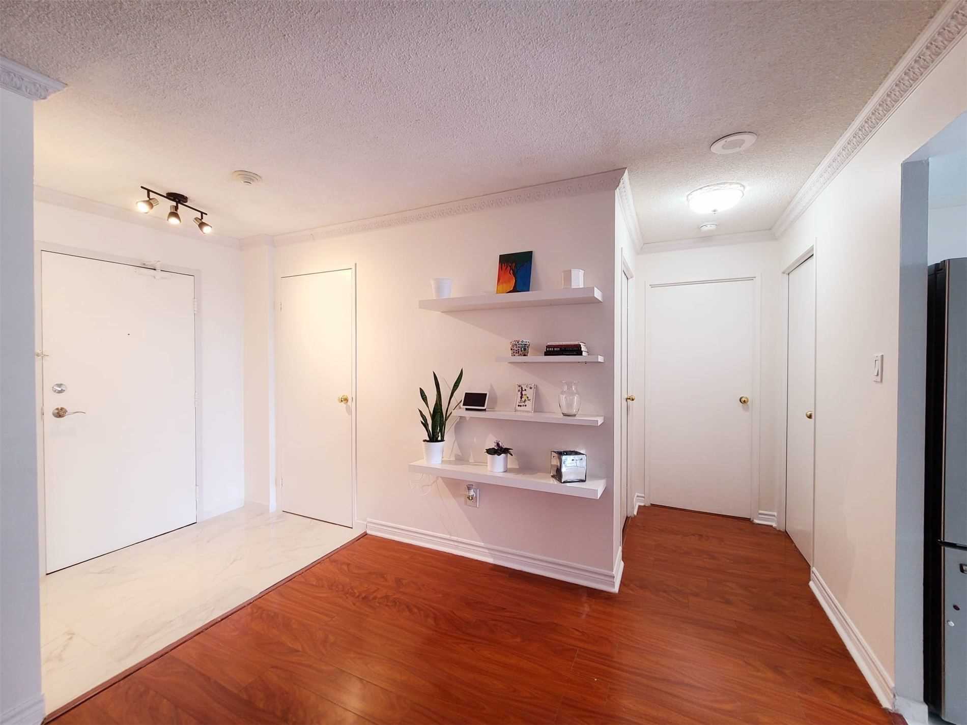 Listing W5974311 - Large Photo # 3