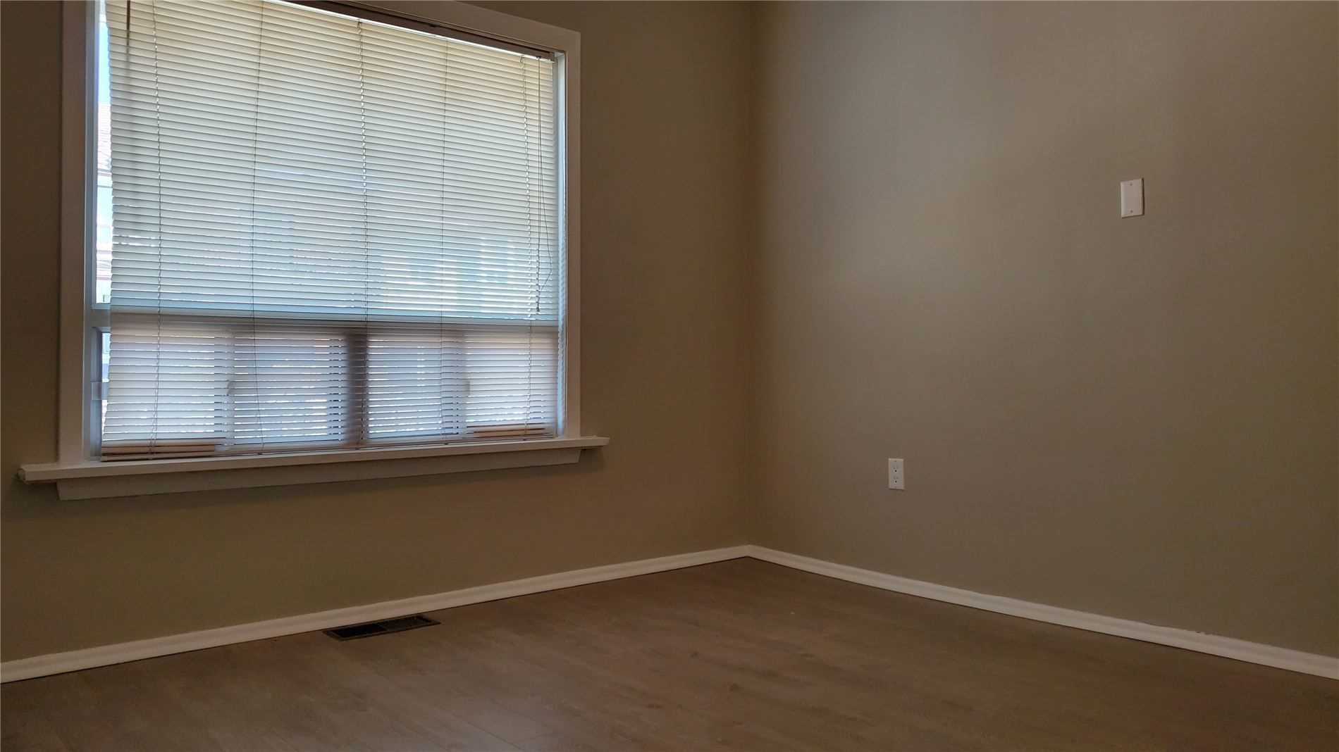 Listing W5974327 - Large Photo # 3