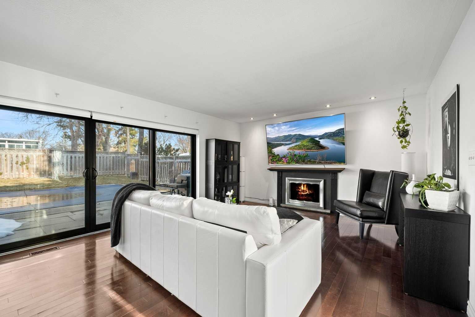 Listing W5974399 - Large Photo # 1