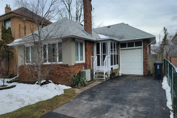 596 Burnhamthorpe Rd, Toronto