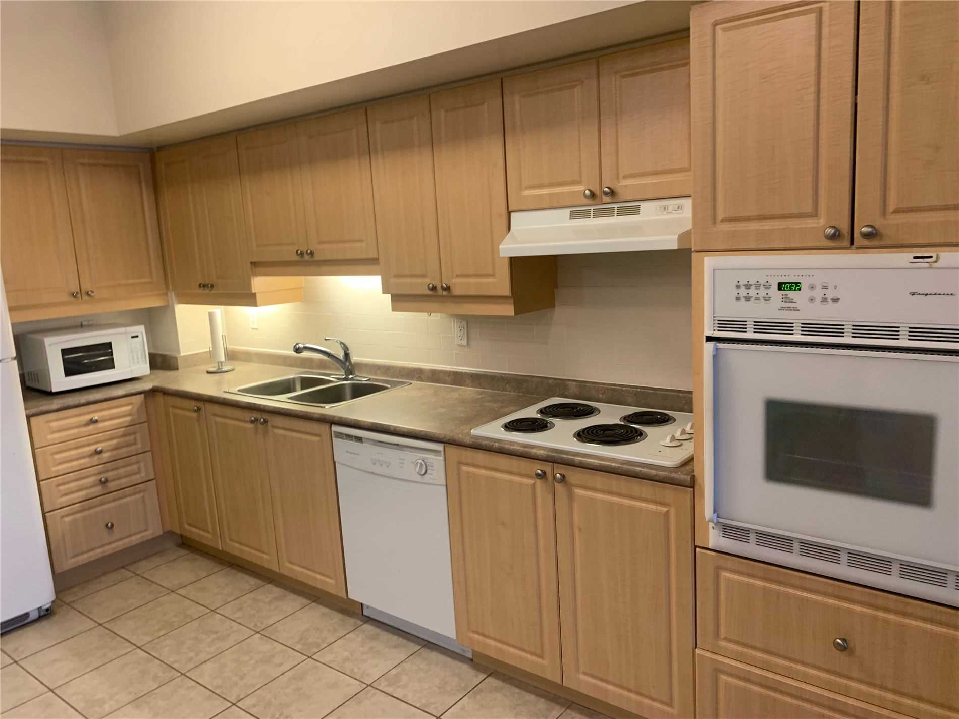 810 Scollard Crt, #1003