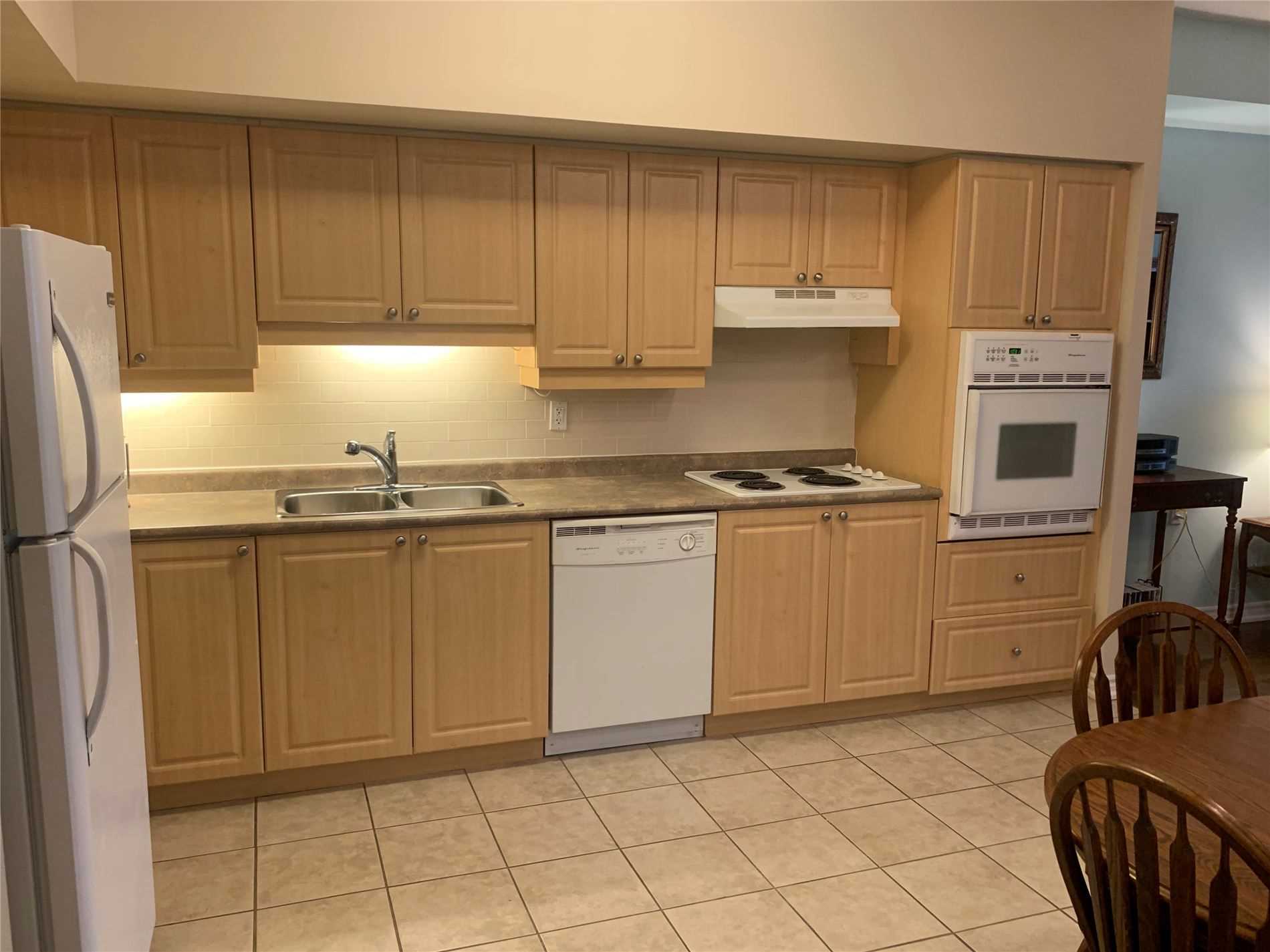 810 Scollard Crt, #1003