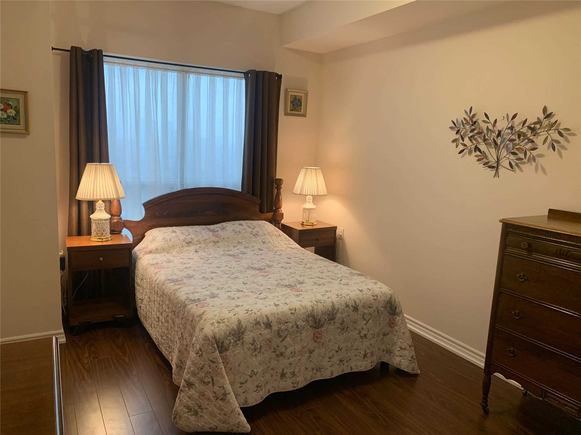 810 Scollard Crt, #1003