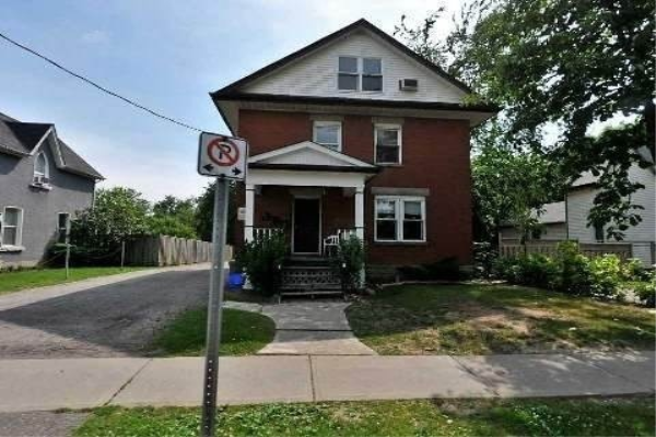 15 Centre St N, Brampton