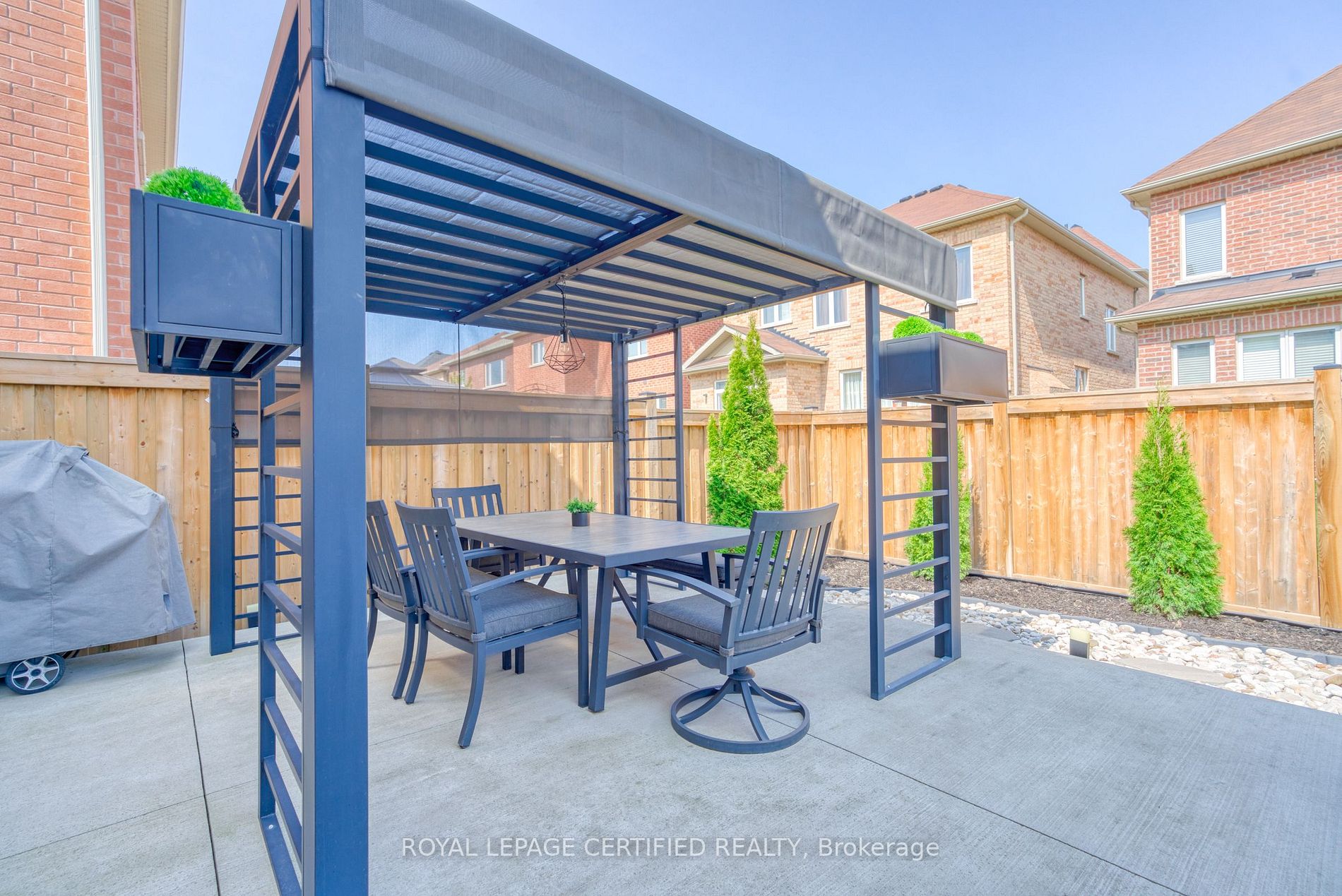 74 Enford Cres