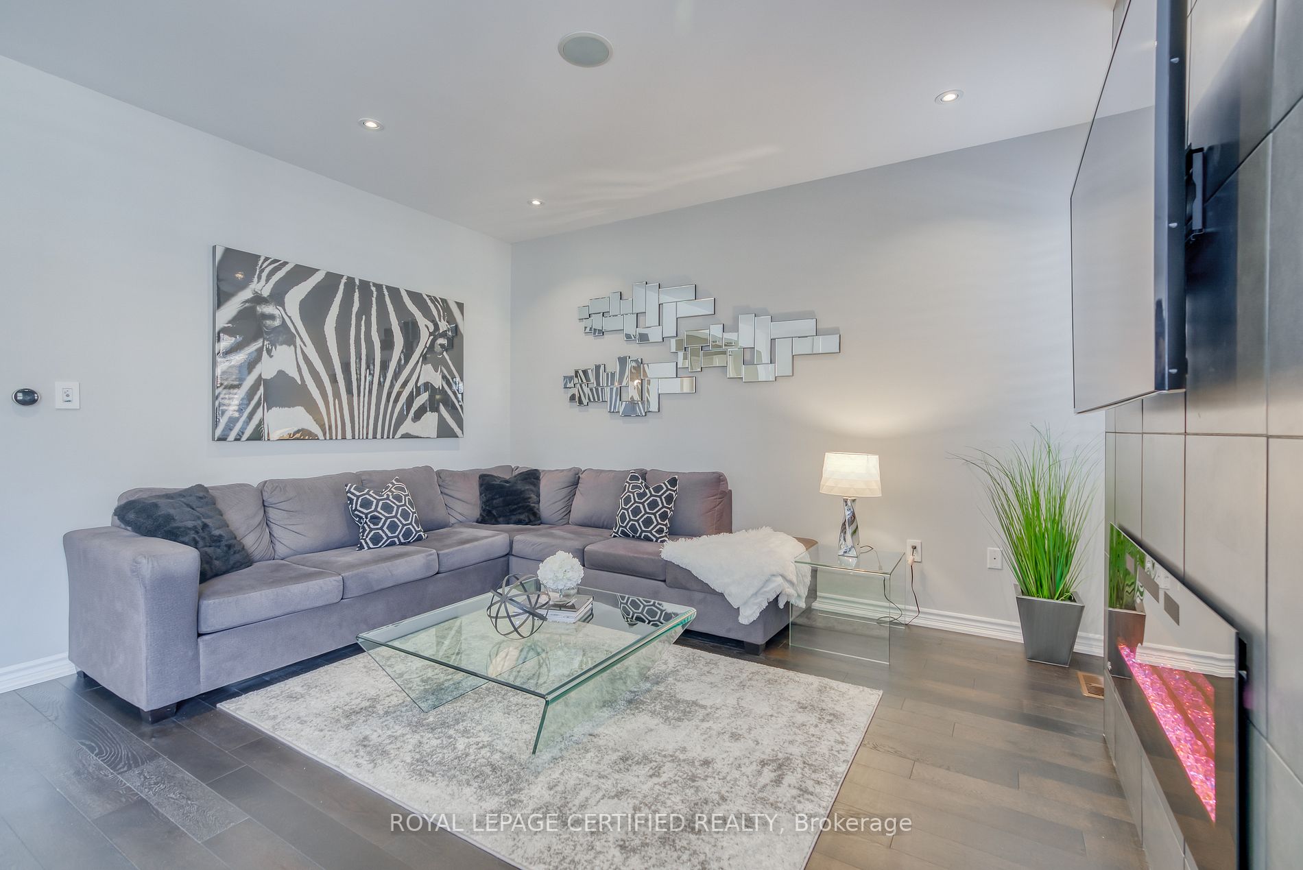 74 Enford Cres