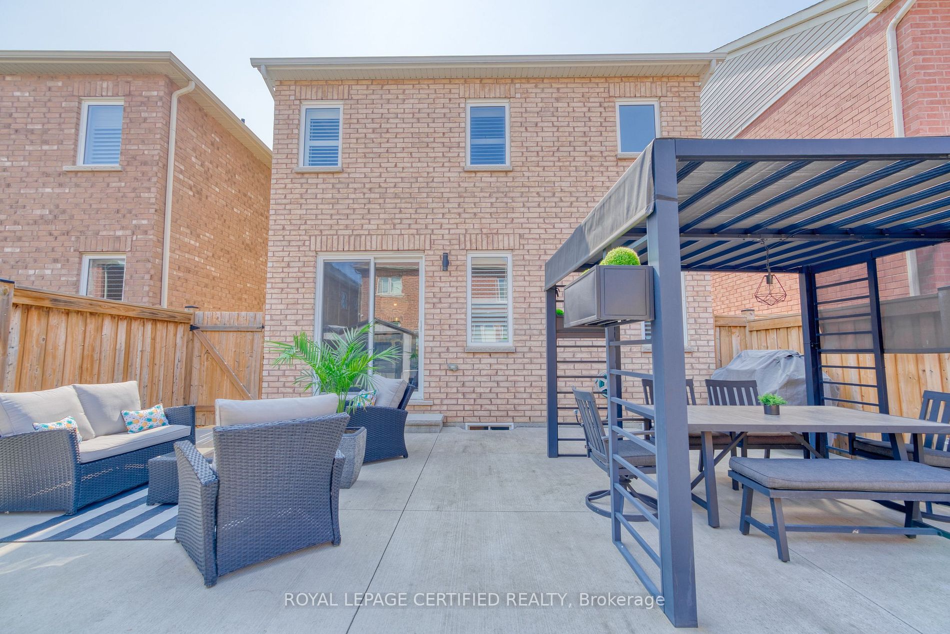 74 Enford Cres