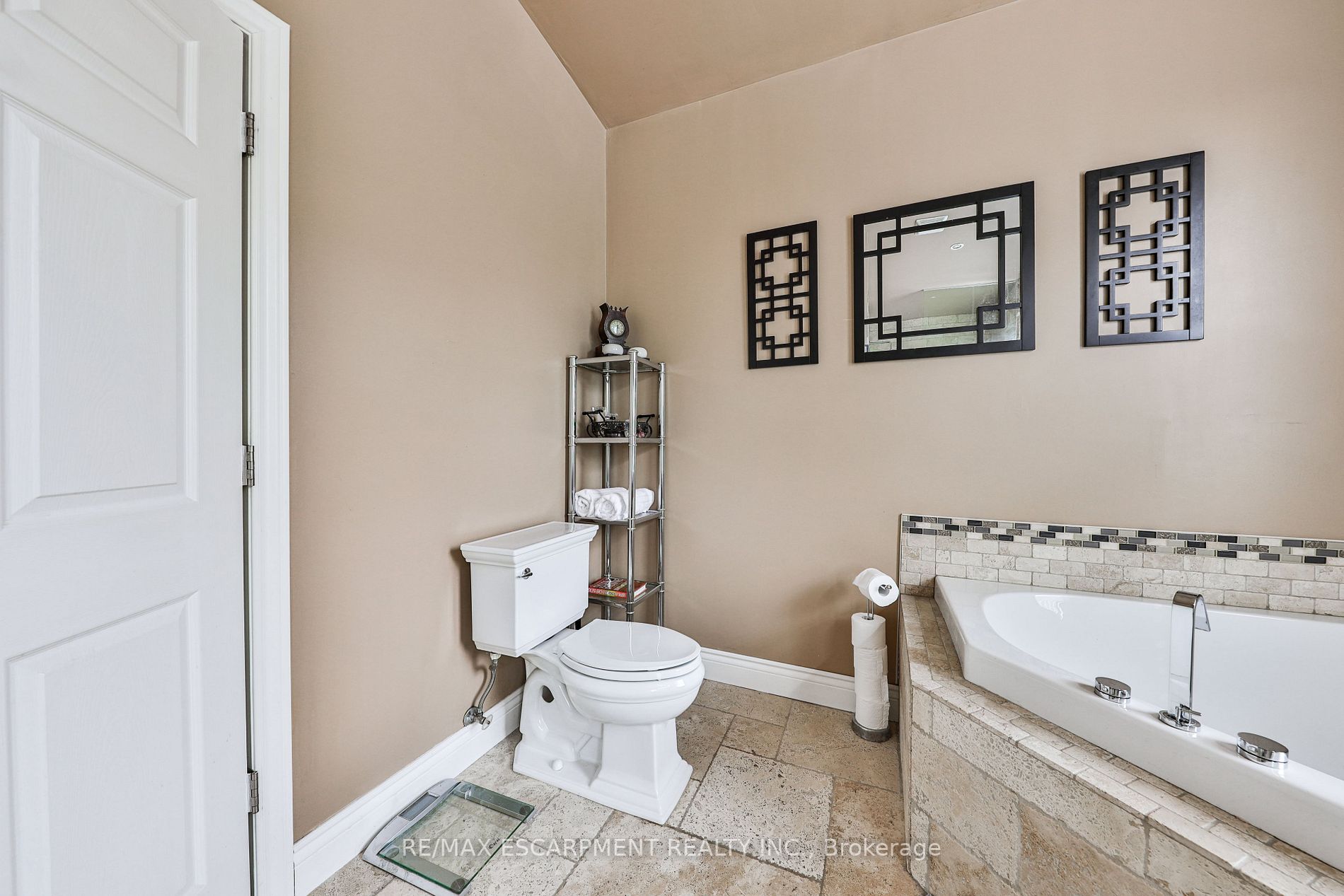 329 Erindale Dr