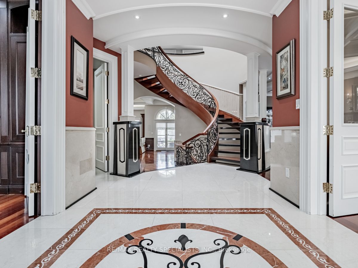 295 BELVENIA Road