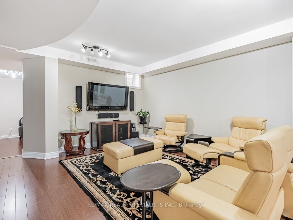 295 BELVENIA Road