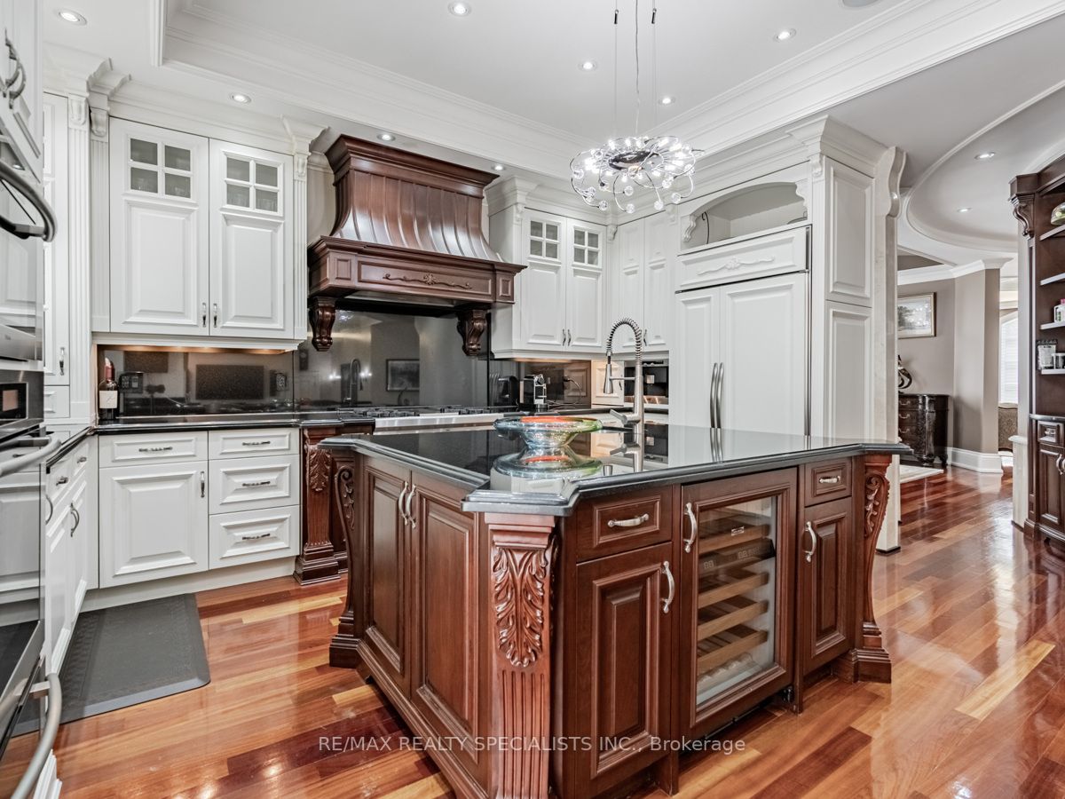 295 BELVENIA Road