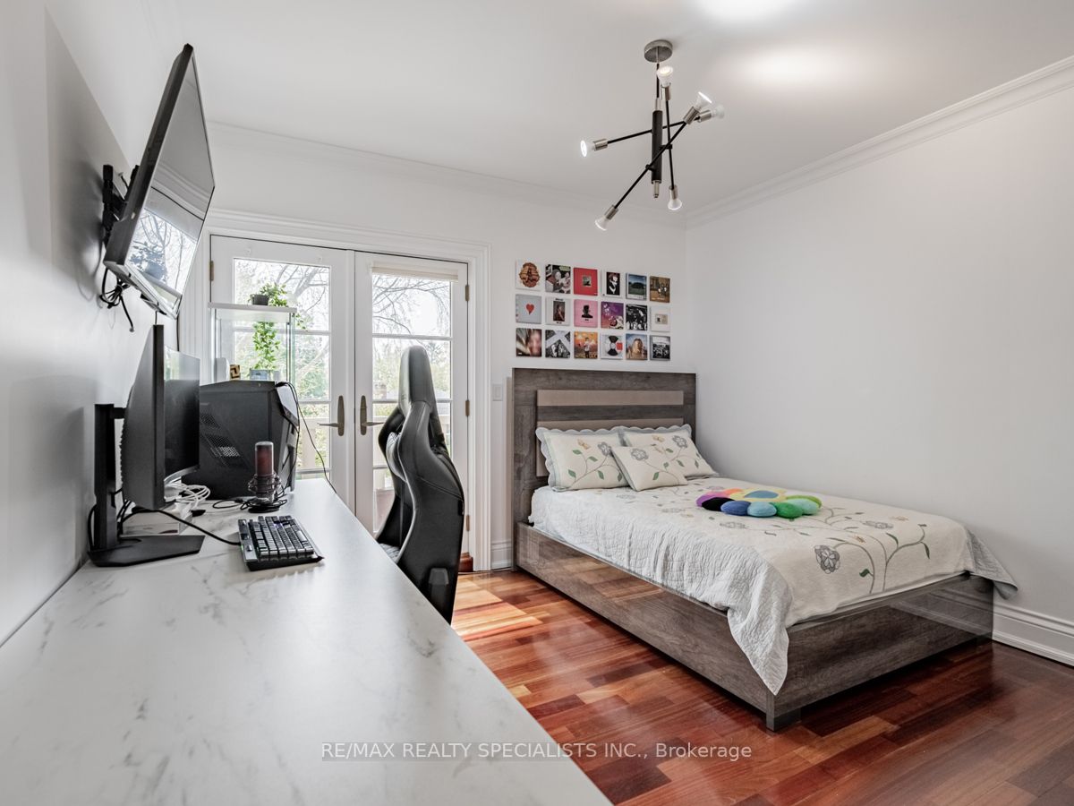295 BELVENIA Road