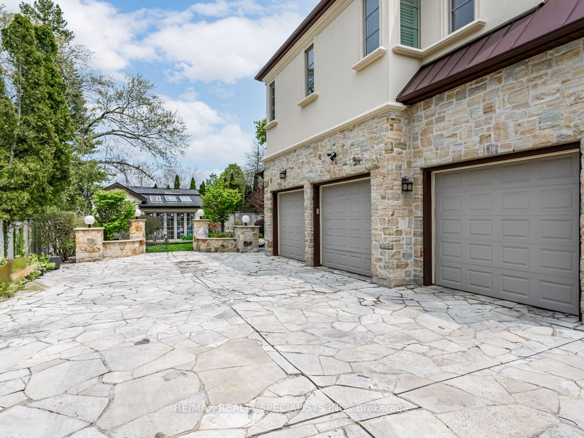 295 BELVENIA Road