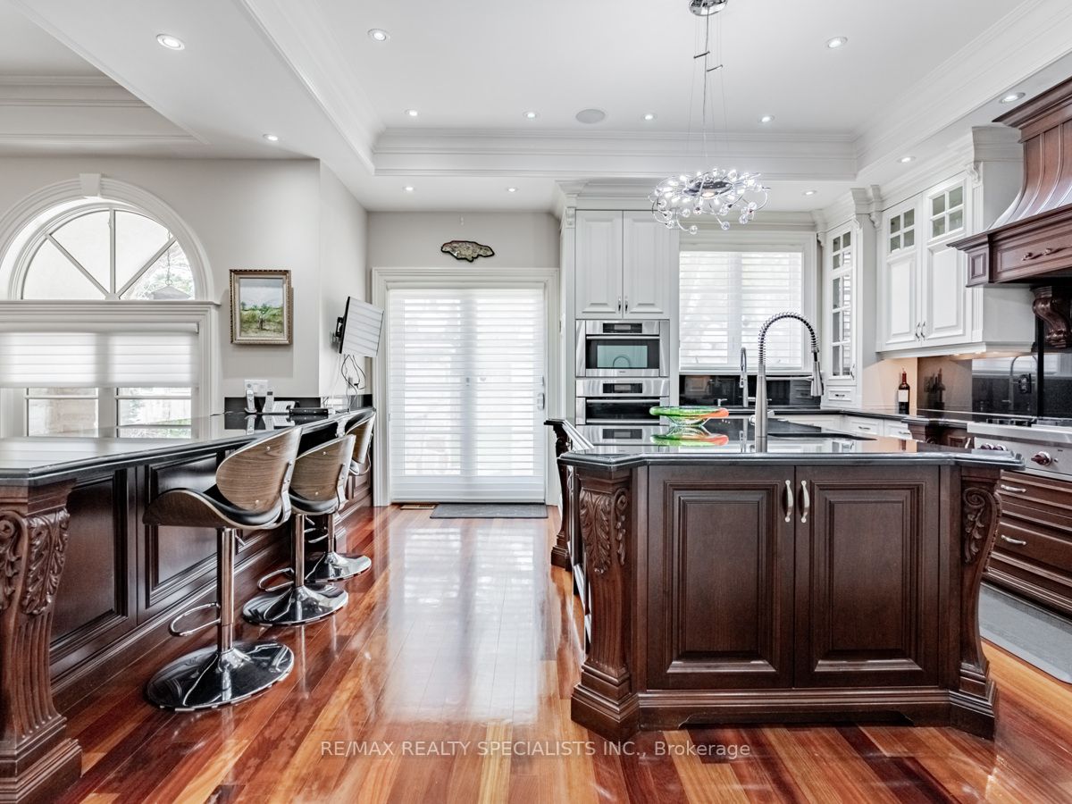 295 BELVENIA Road