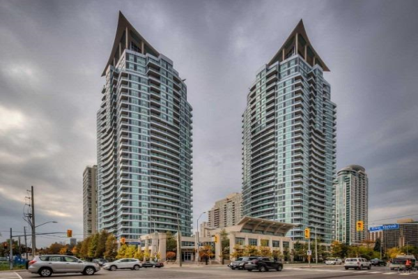 1 Elm Dr W, Mississauga