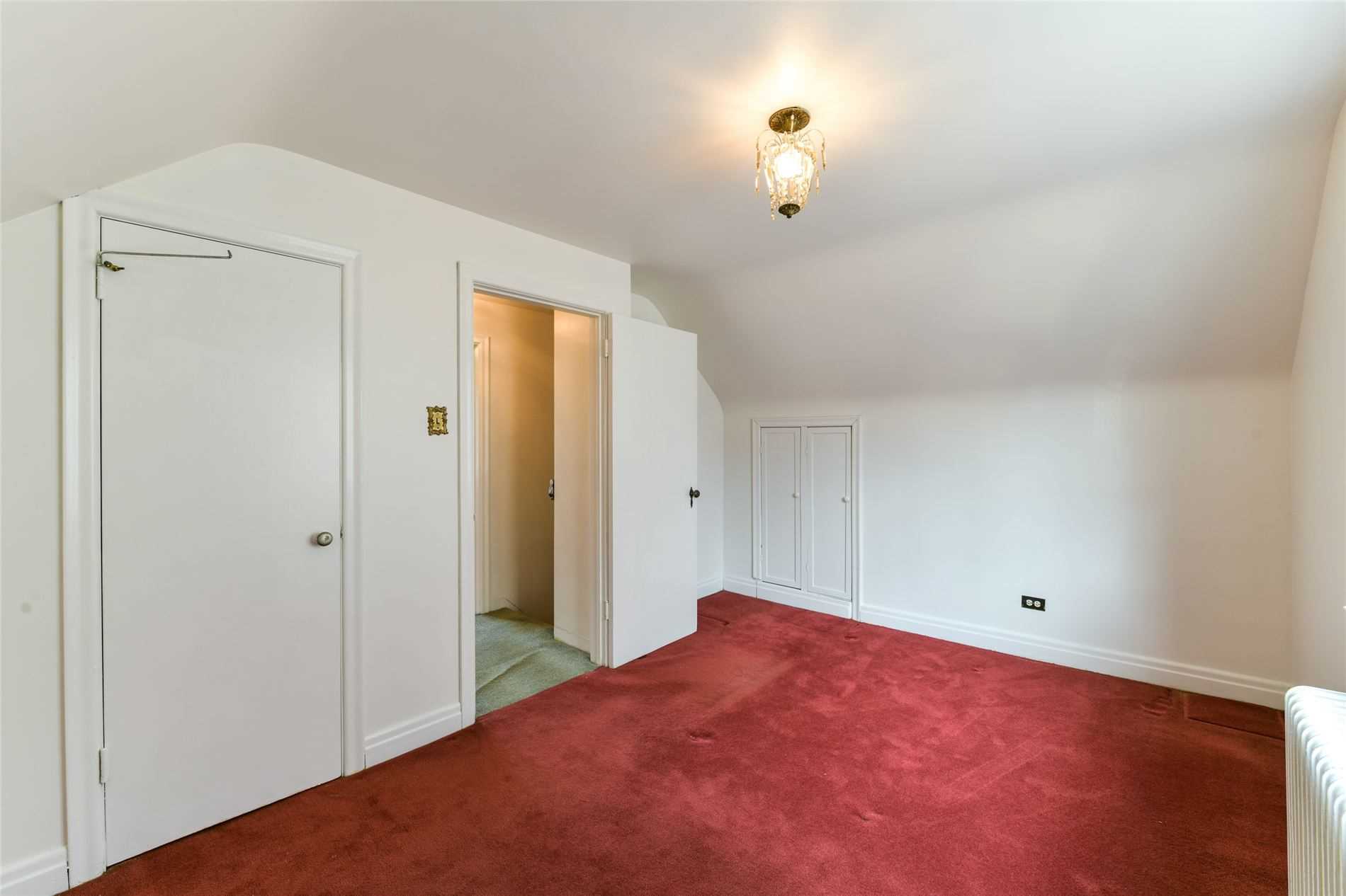 21 South Kingsway