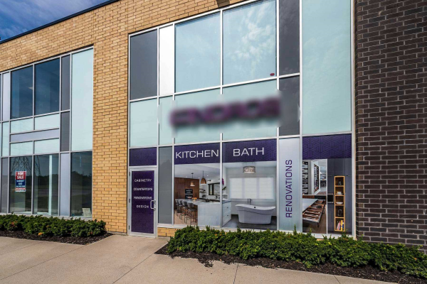 1235 Queensway E, Mississauga