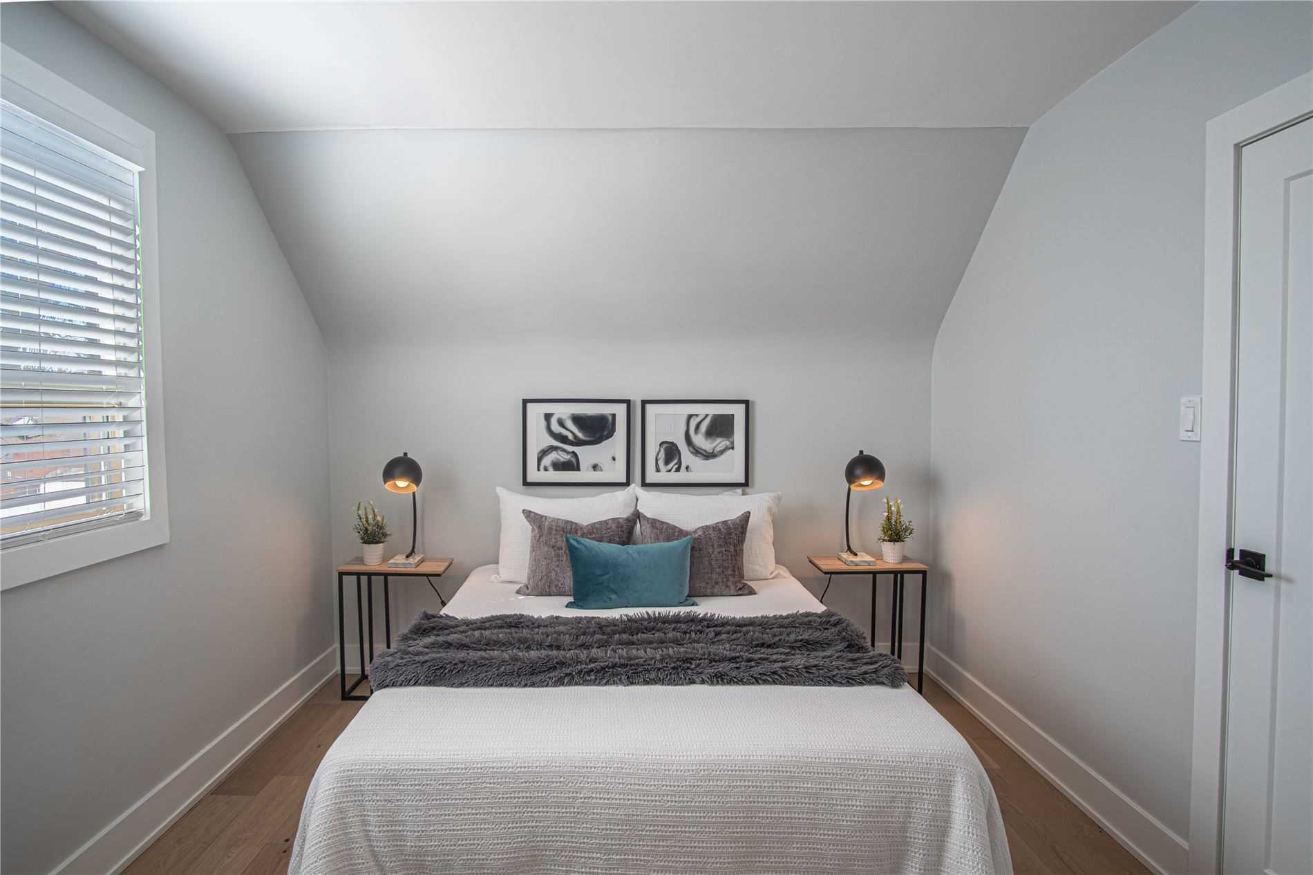 289 Elmwood Cres
