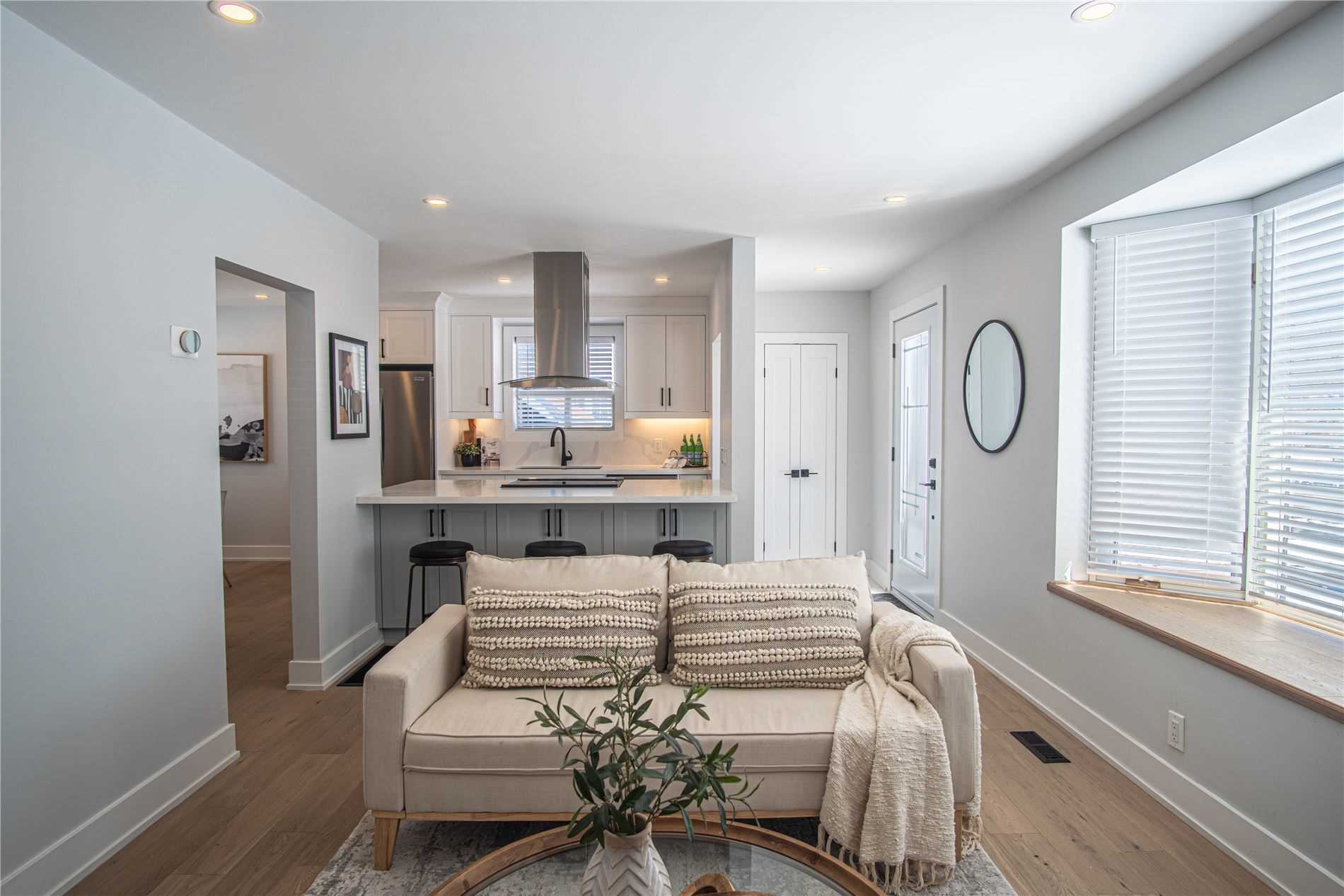 289 Elmwood Cres