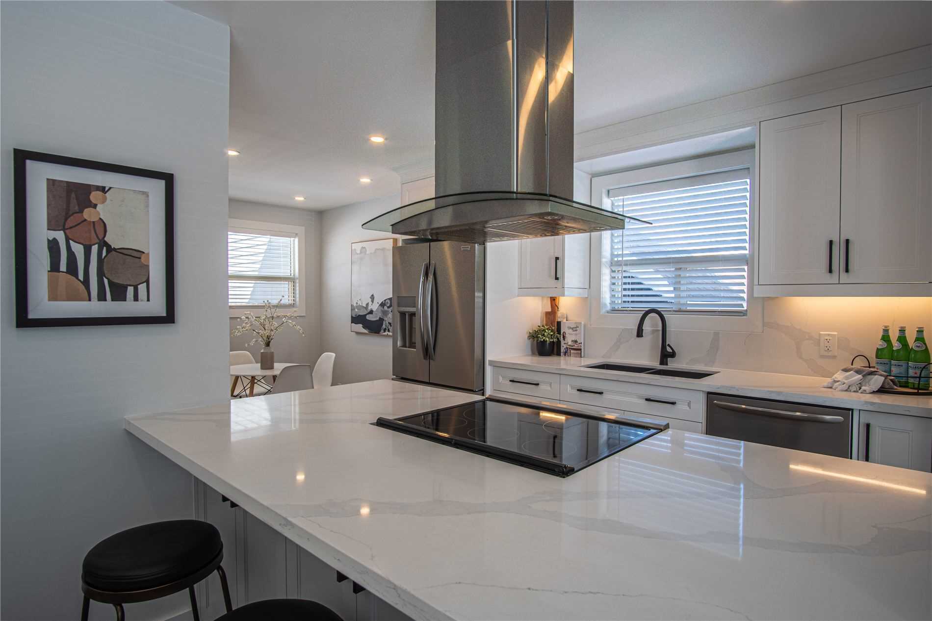 289 Elmwood Cres