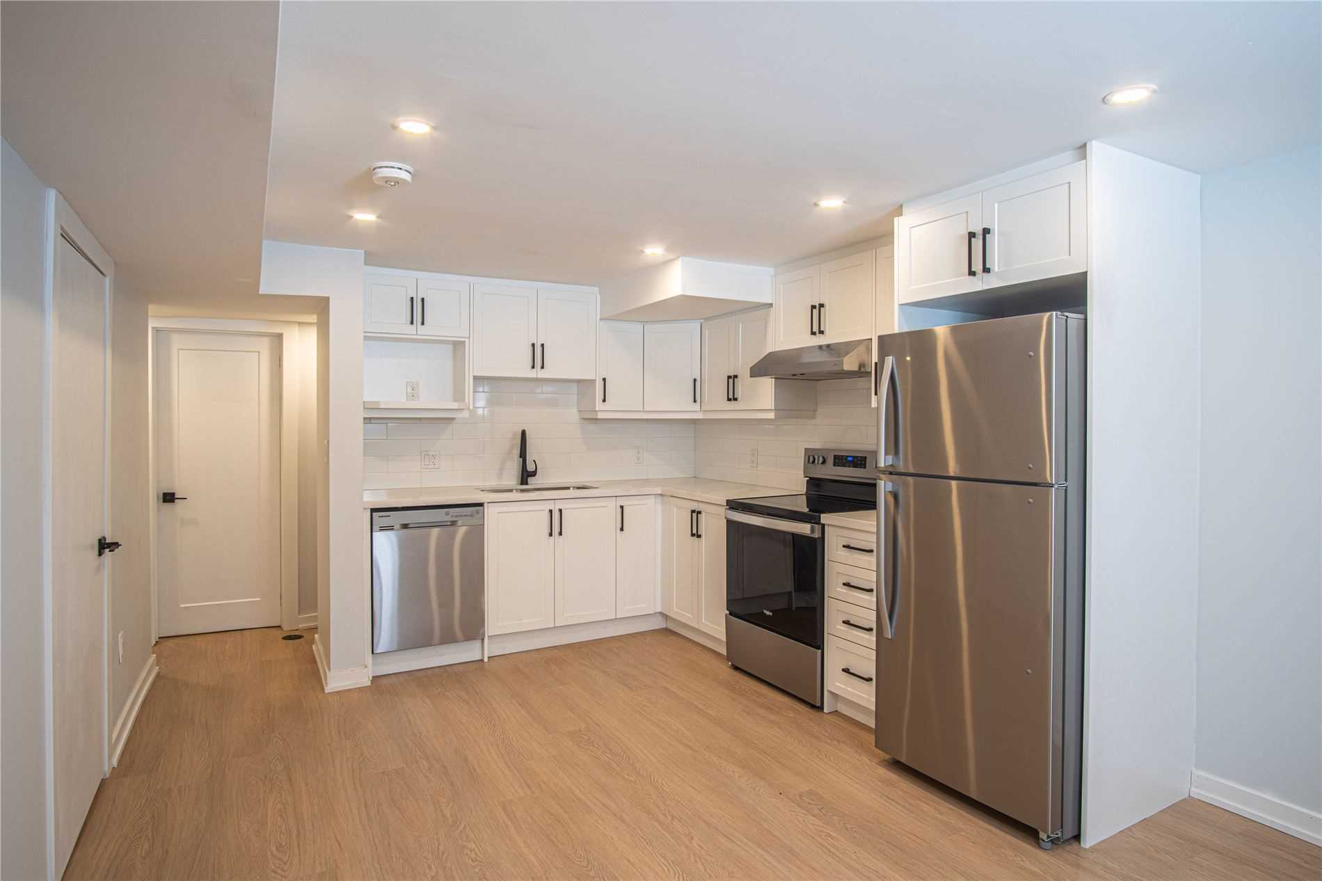 289 Elmwood Cres