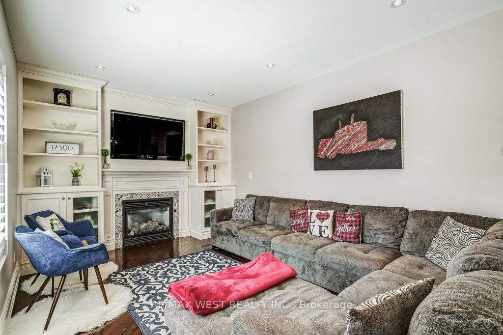 17 Antrim Crt