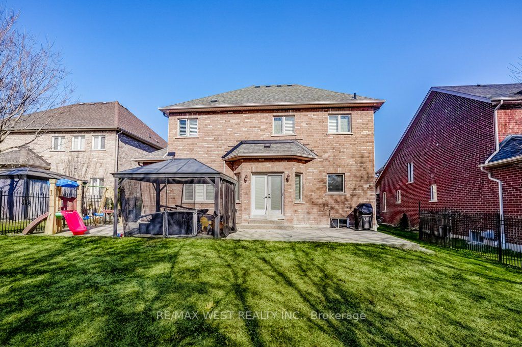 17 Antrim Crt